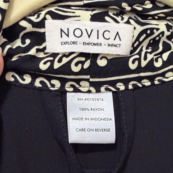 Elegant Black and White Women's Robe / swim cover up - Picture 5 of 10